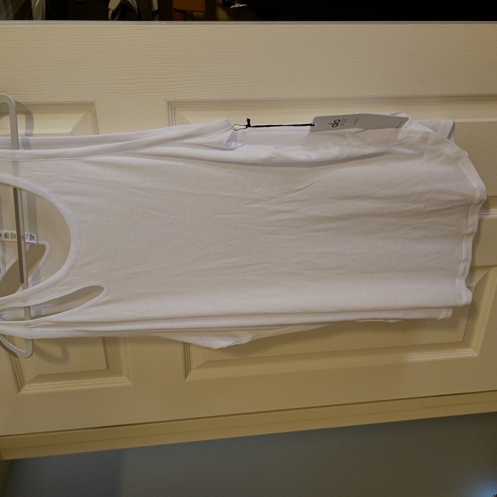 Also yoga tank top